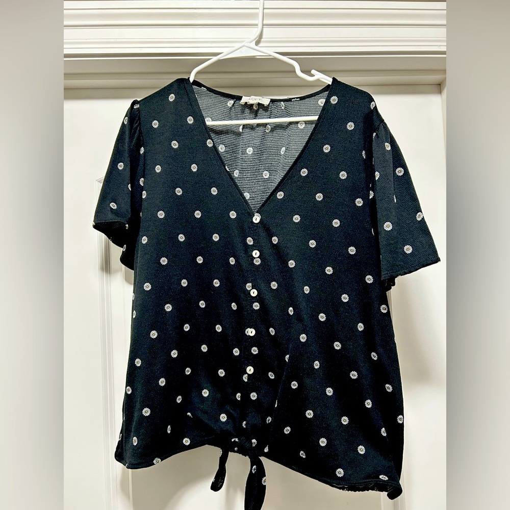Short sleeve, v neck, XL blouse.